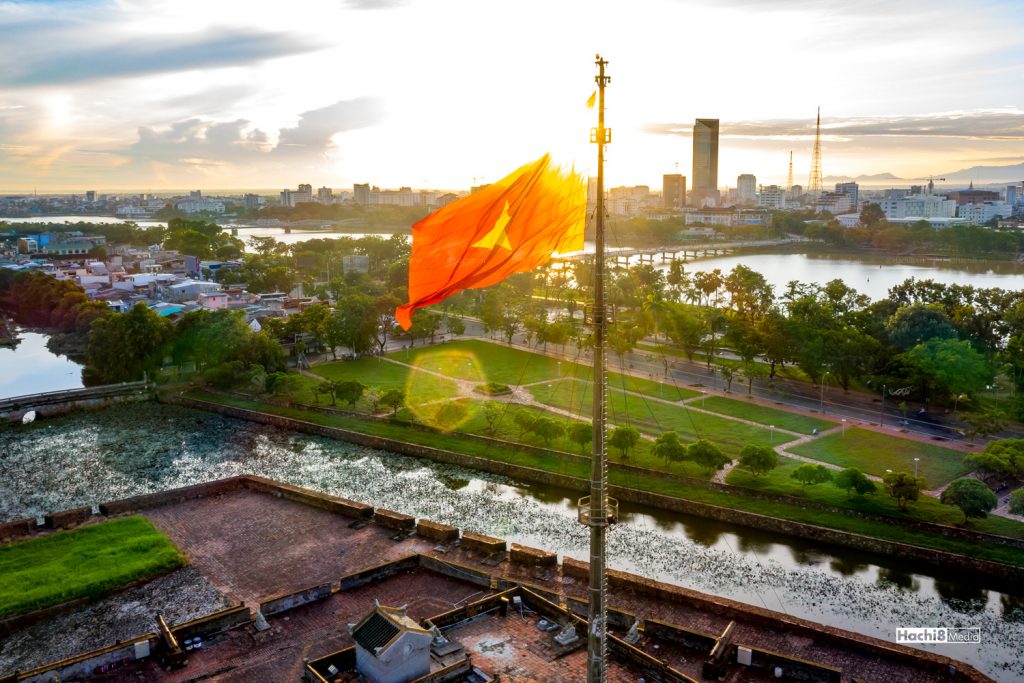Một biểu tượng vàng của quốc gia, cờ đỏ sao vàng luôn được các thế hệ Việt Nam yêu mến và tôn vinh. Đây là thứ mang ý nghĩa vô cùng quan trọng đại diện cho niềm tự hào của dân tộc. Hãy tìm hiểu về câu chuyện đằng sau cờ đỏ sao vàng và khám phá nhiều chi tiết thú vị nhờ vào hình ảnh tuyệt đẹp trong bộ sưu tập quốc tế về cờ đỏ sao vàng.